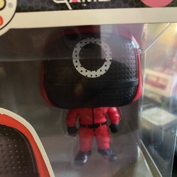 Squid Games - Masked Worker - Picture 6 of 7